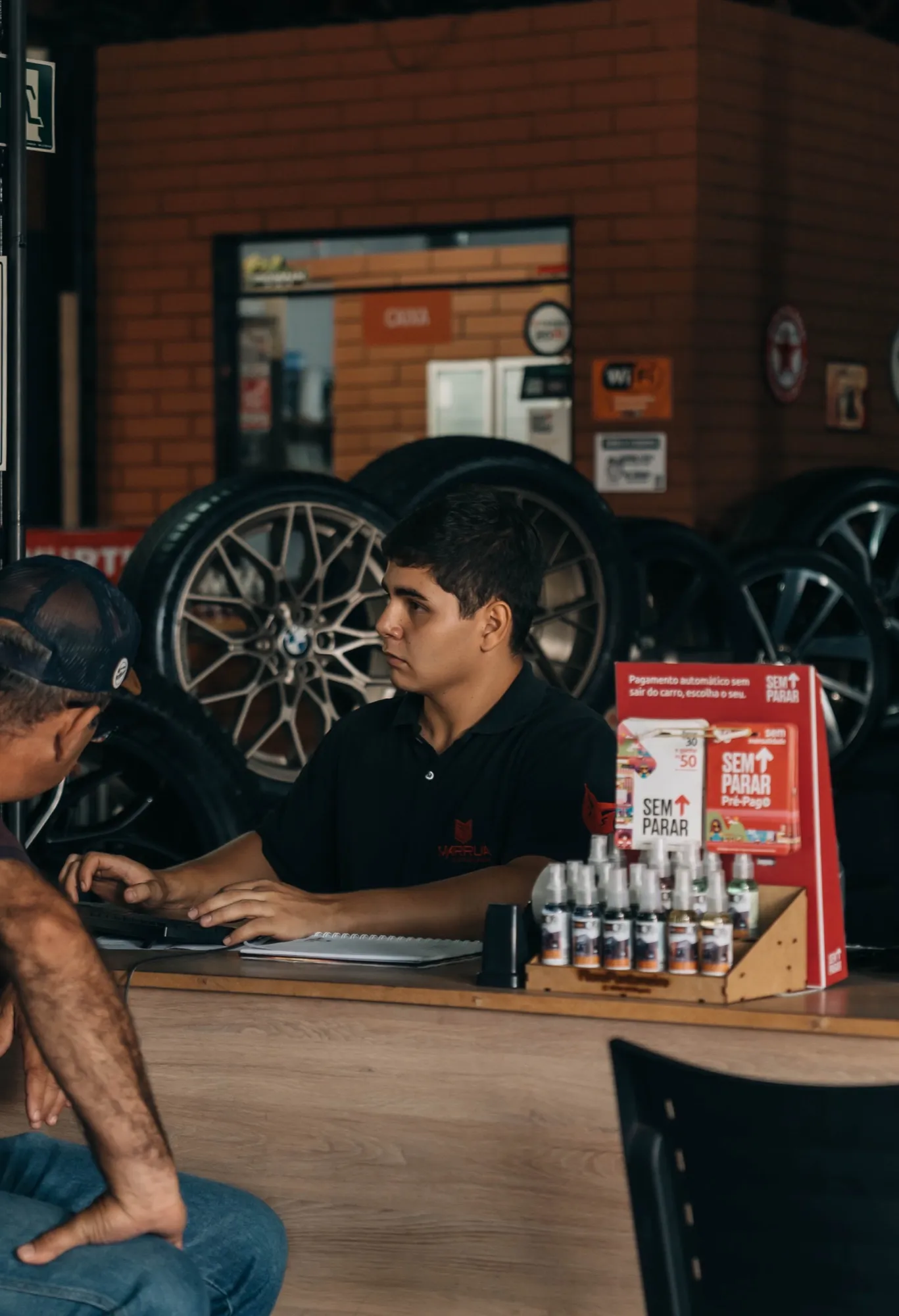 Atendimento especializado no balcão da loja